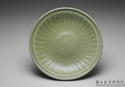 图片[2]-Dish with chrysanthemum design in celadon glaze, Longchan ware, Ming dynasty (1368-1644)-China Archive